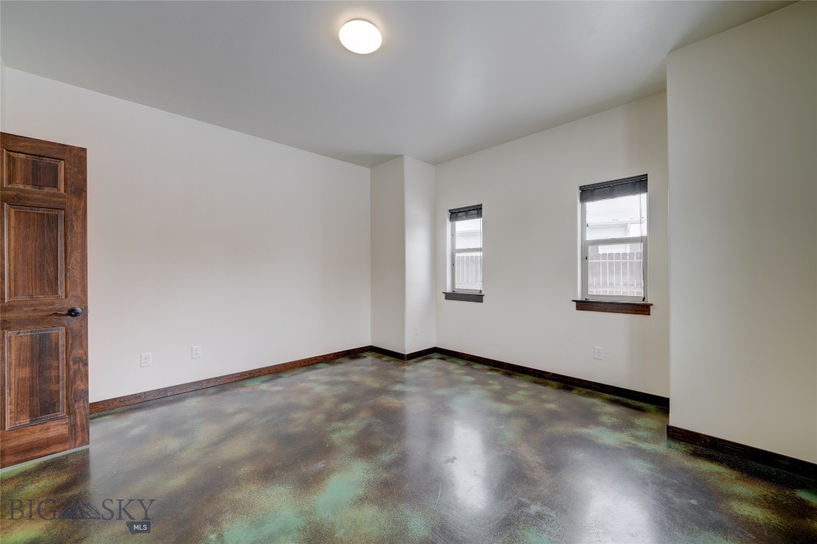 902 New York Drive Property Photo 33