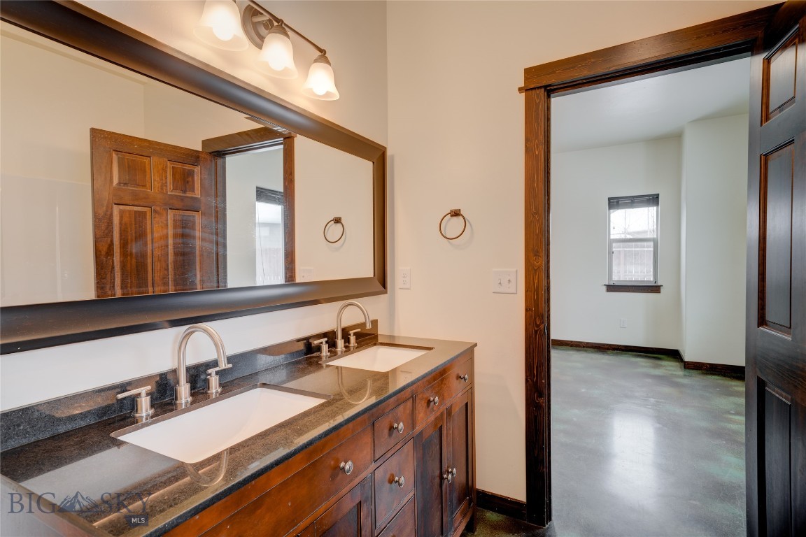 902 New York Drive Property Photo 35