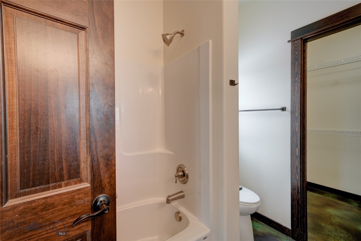902 New York Drive Property Photo 36