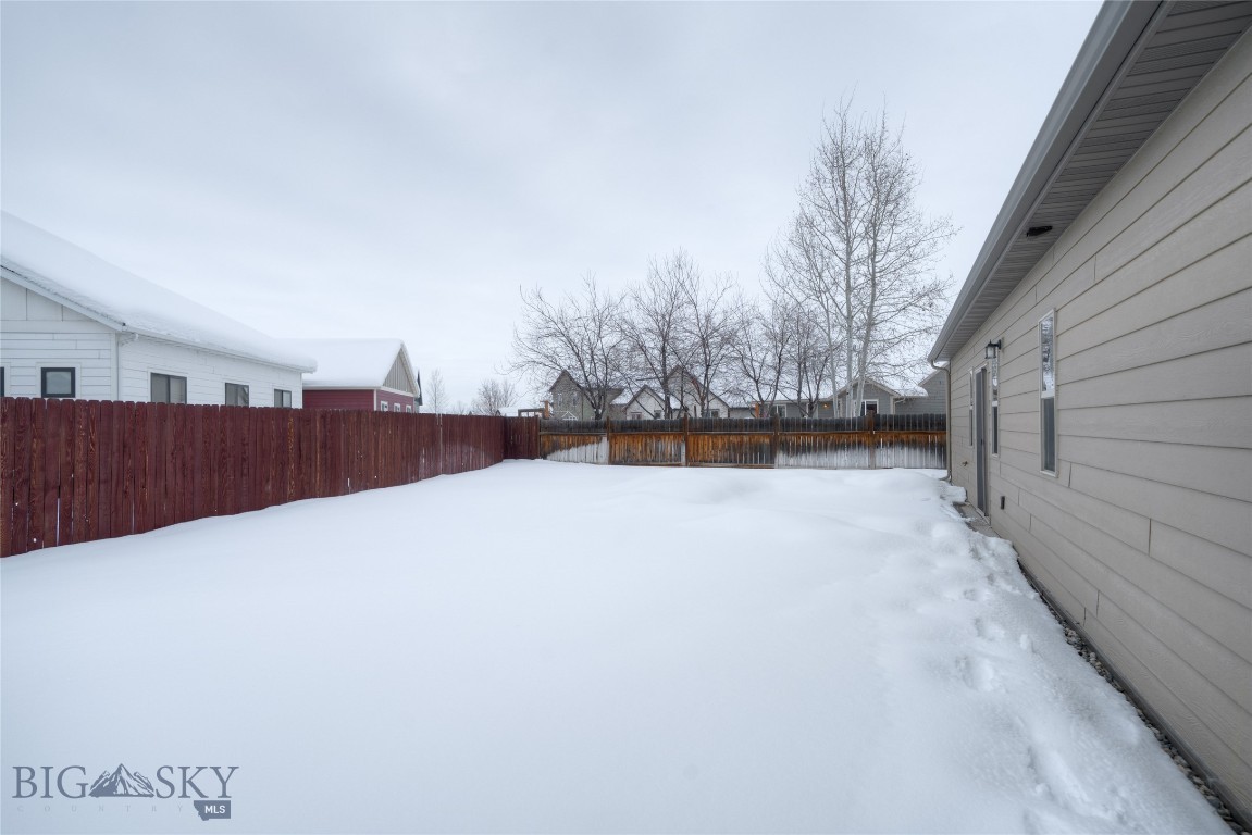 902 New York Drive Property Photo 44