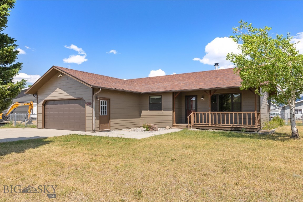 727 Mirza Way Property Photo 1