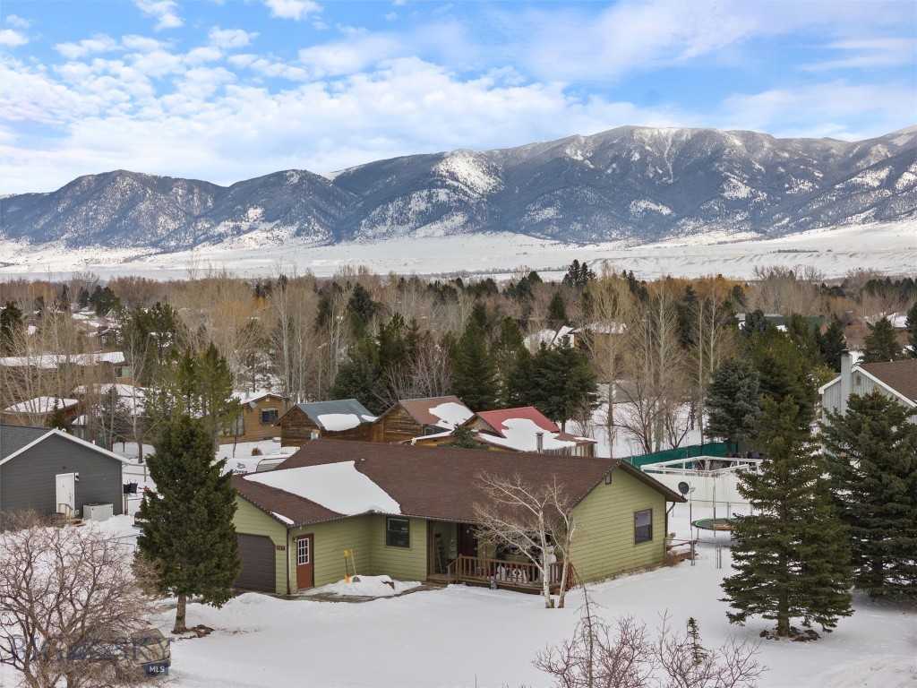 727 Mirza Way Property Photo 3