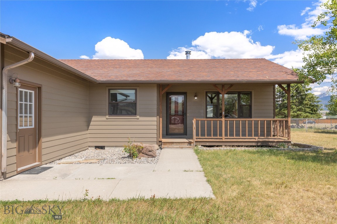 727 Mirza Way Property Photo 3