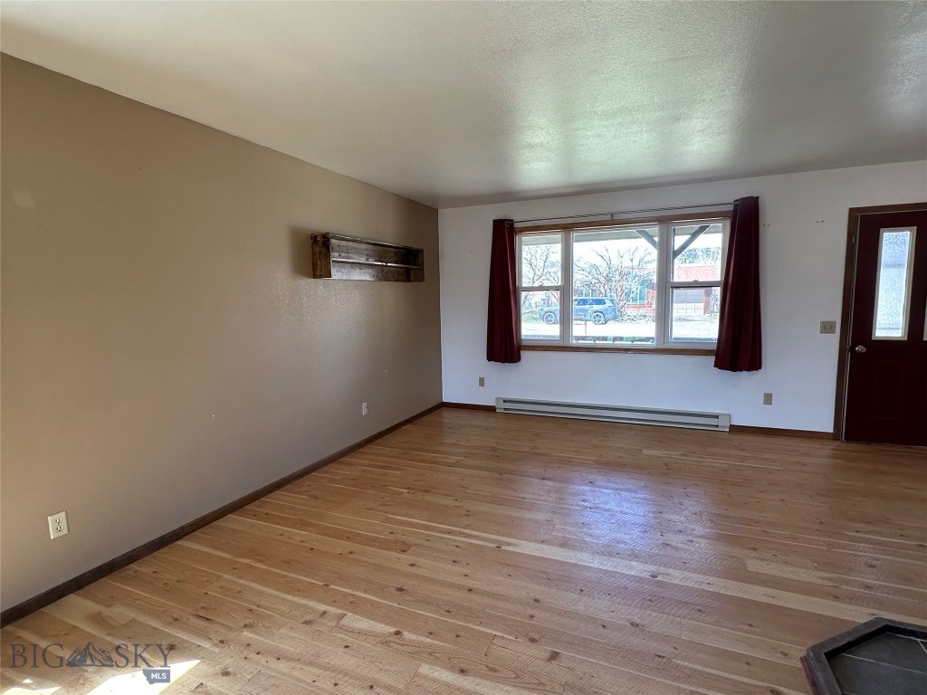 727 Mirza Way Property Photo 4
