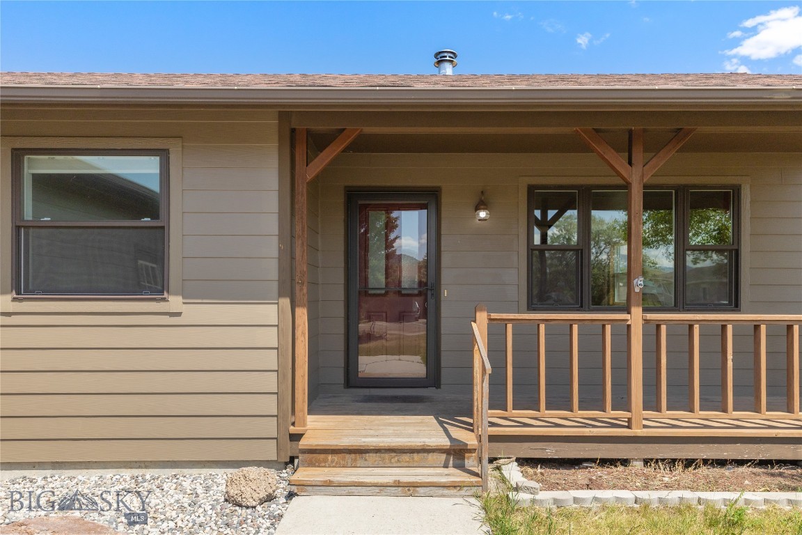 727 Mirza Way Property Photo 4