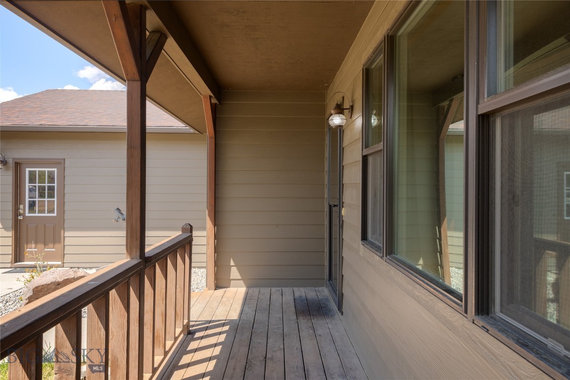 727 Mirza Way Property Photo 6