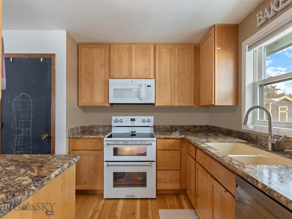 727 Mirza Way Property Photo 11