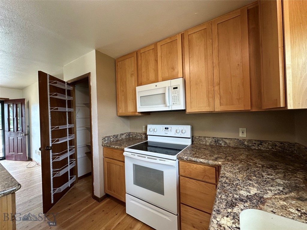 727 Mirza Way Property Photo 15