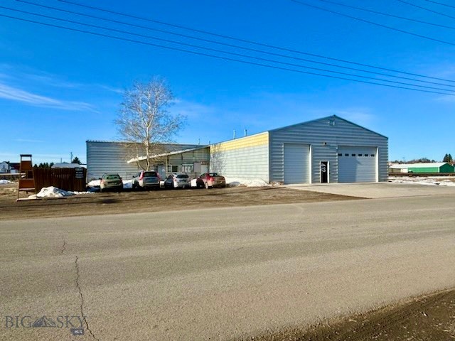 412 E Railroad Avenue N Property Photo