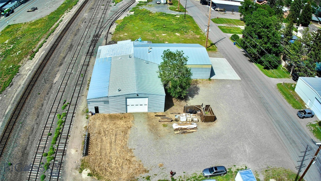 412 E Railroad Avenue N Property Photo 1