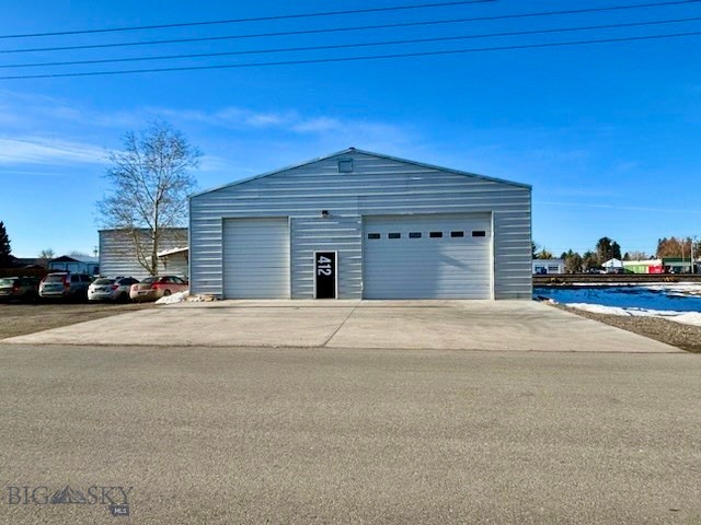 412 E Railroad Avenue N Property Photo 6
