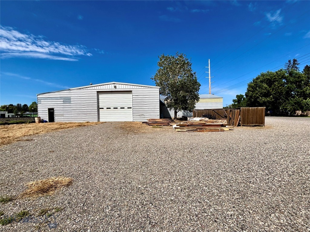 412 E Railroad Avenue N Property Photo 7