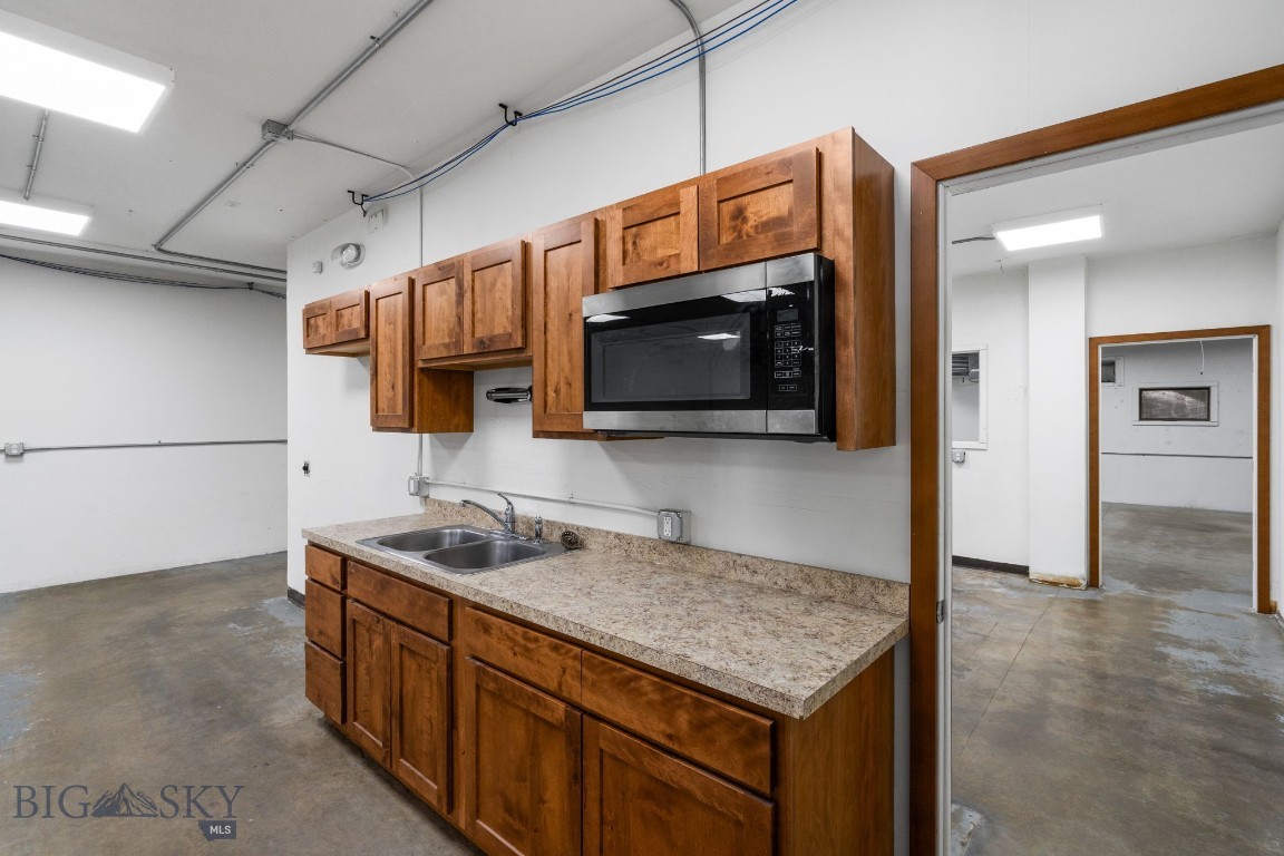 10 Innovation Lane Units E & F Property Photo 3