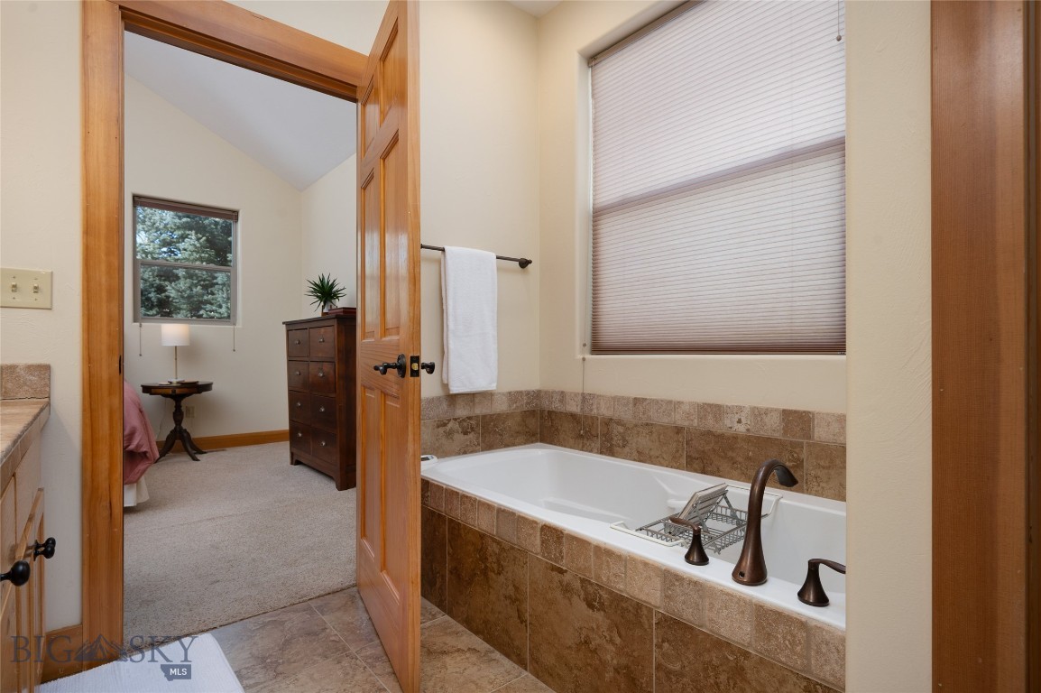 3269 Summerset Drive Property Photo 18