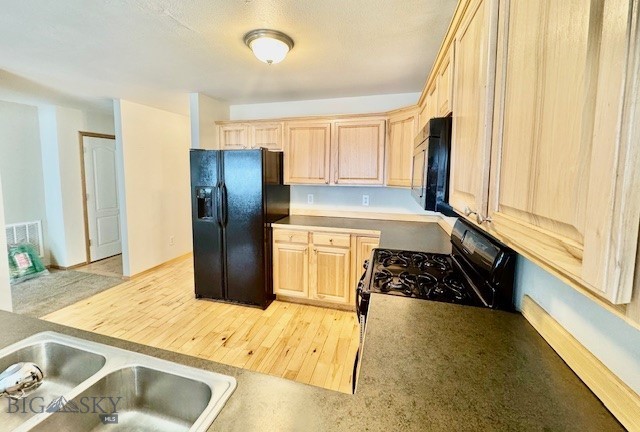 82 E Magnolia Property Photo 3