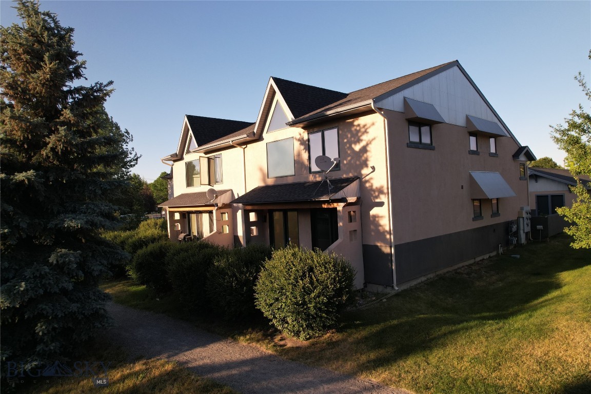 1281 Stoneridge Drive A, B, C, D Property Photo 2