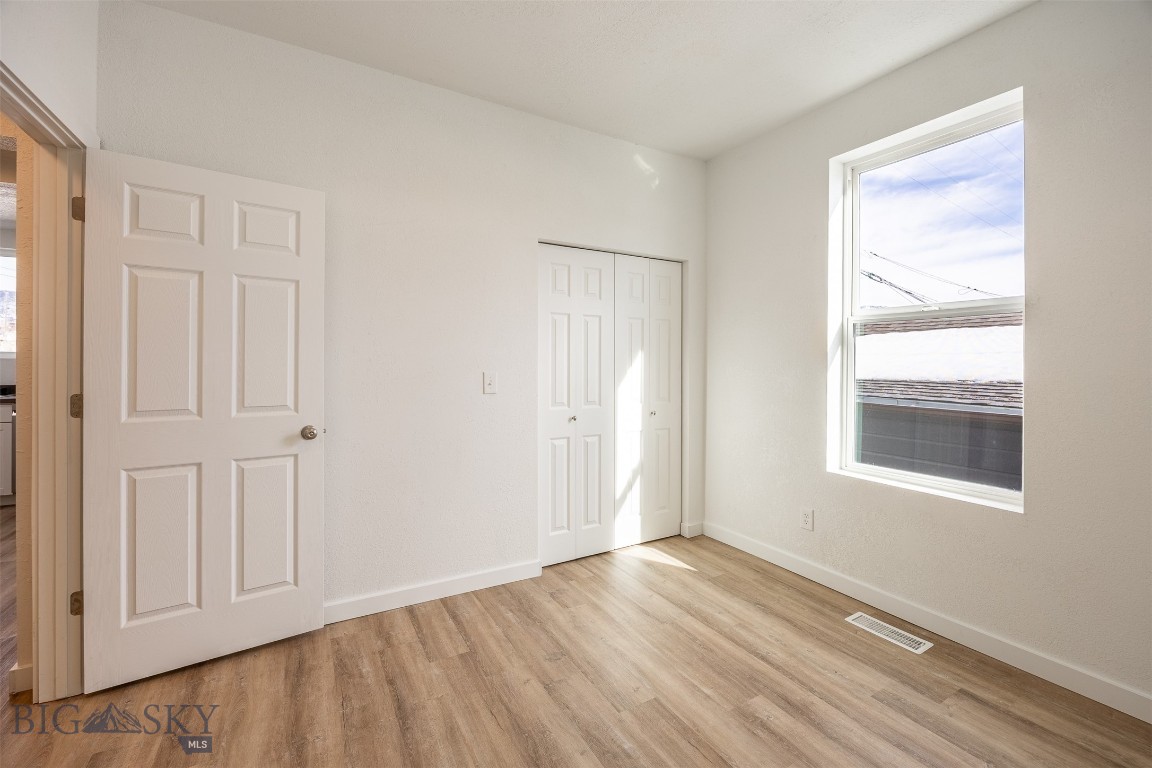102 E 2nd Property Photo 15