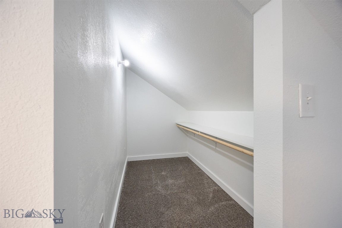 102 E 2nd Property Photo 23