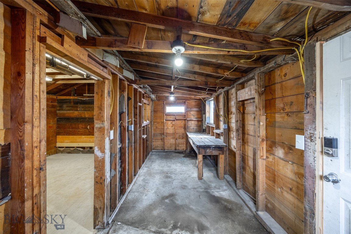 102 E 2nd Property Photo 28