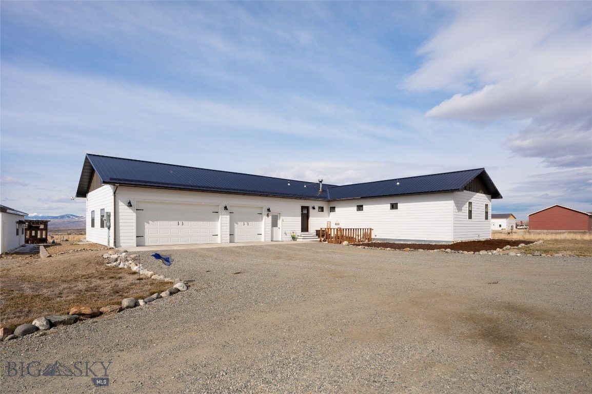 6 Flagstone Court Property Photo 1