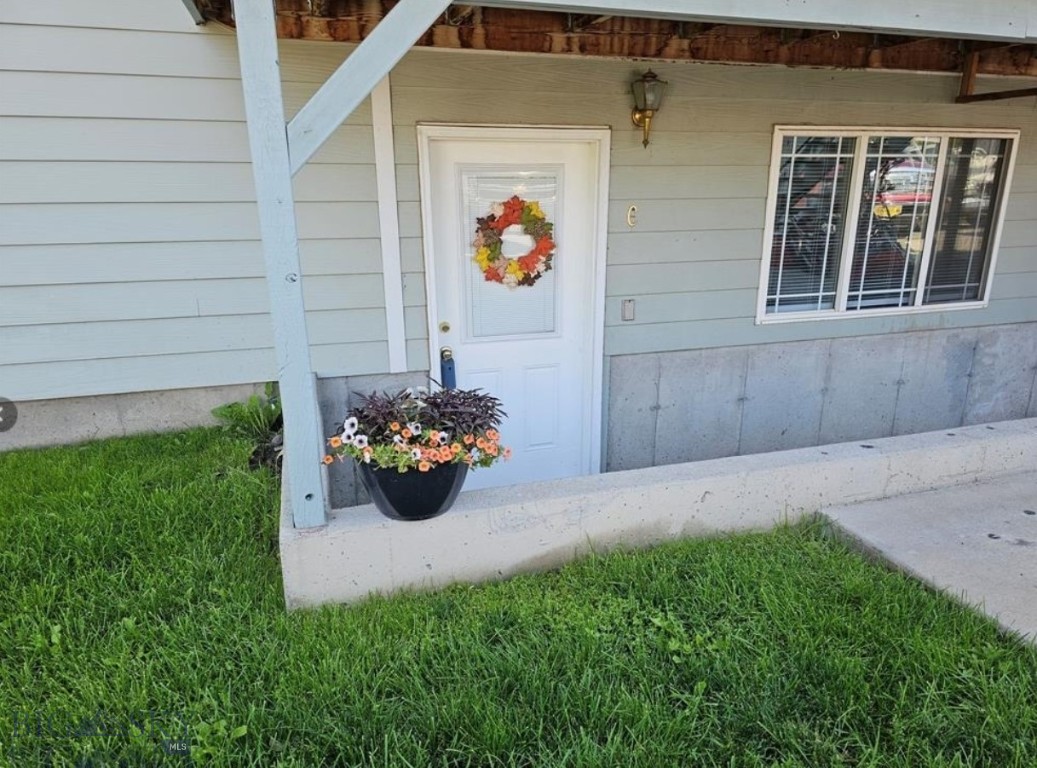208 Showplace Street C Property Photo 1