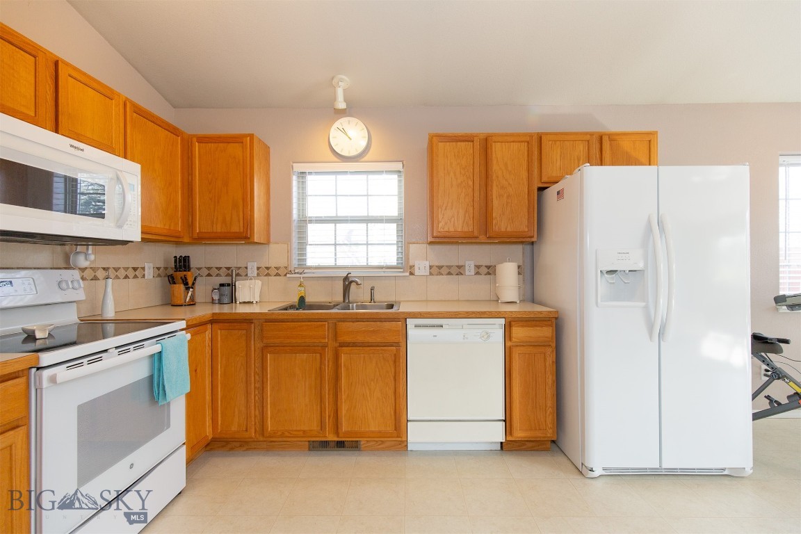 10 Pebble Brook Lane Property Photo 2