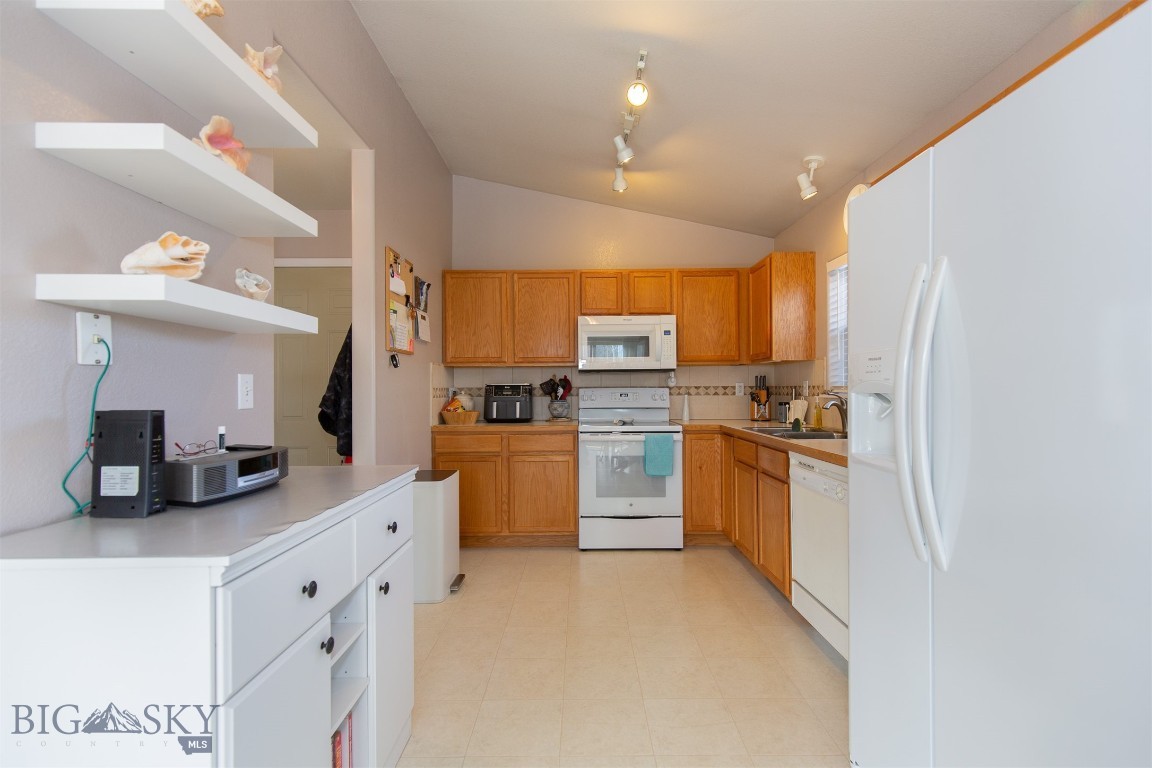 10 Pebble Brook Lane Property Photo 3