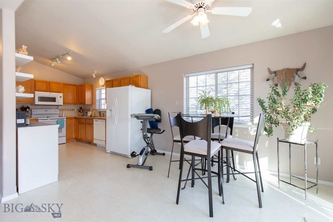 10 Pebble Brook Lane Property Photo 4