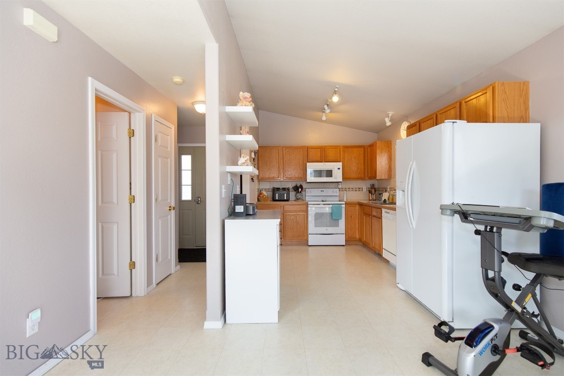 10 Pebble Brook Lane Property Photo 6