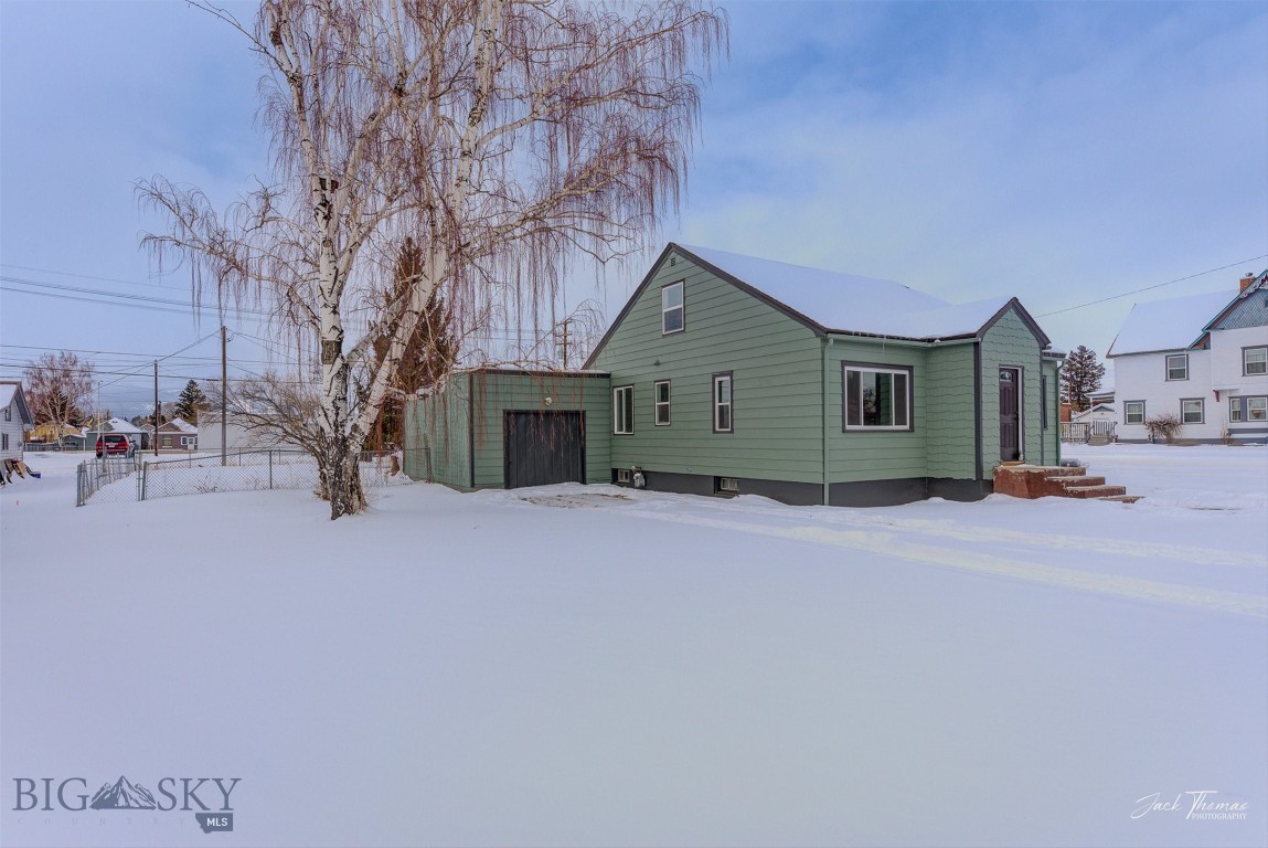 700 4th Property Photo 2