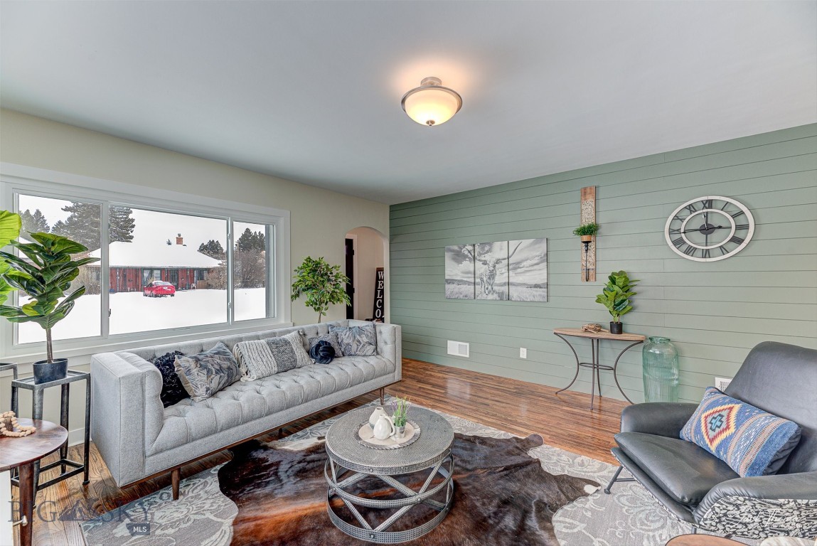 700 4th Property Photo 8