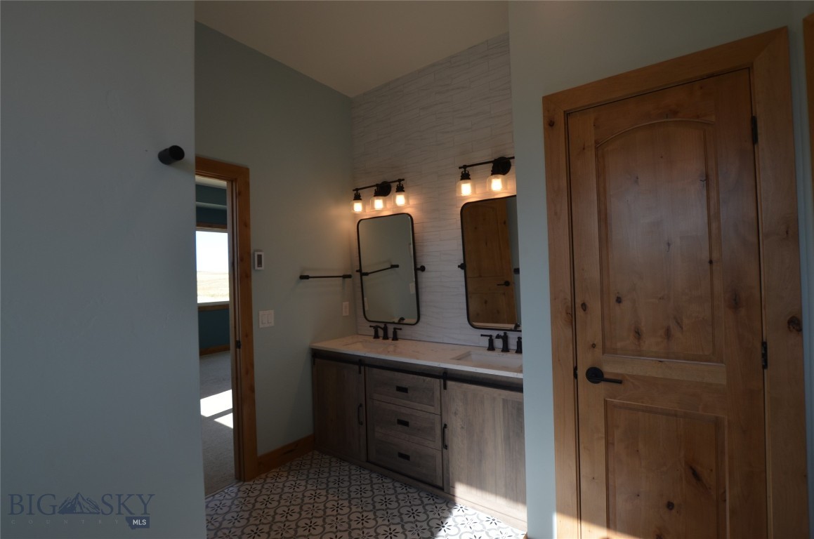 430 Ten Peaks Drive Property Photo 23