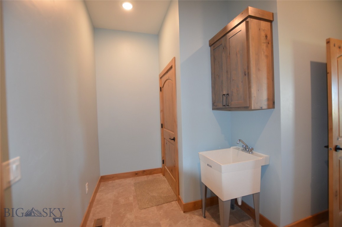 430 Ten Peaks Drive Property Photo 33