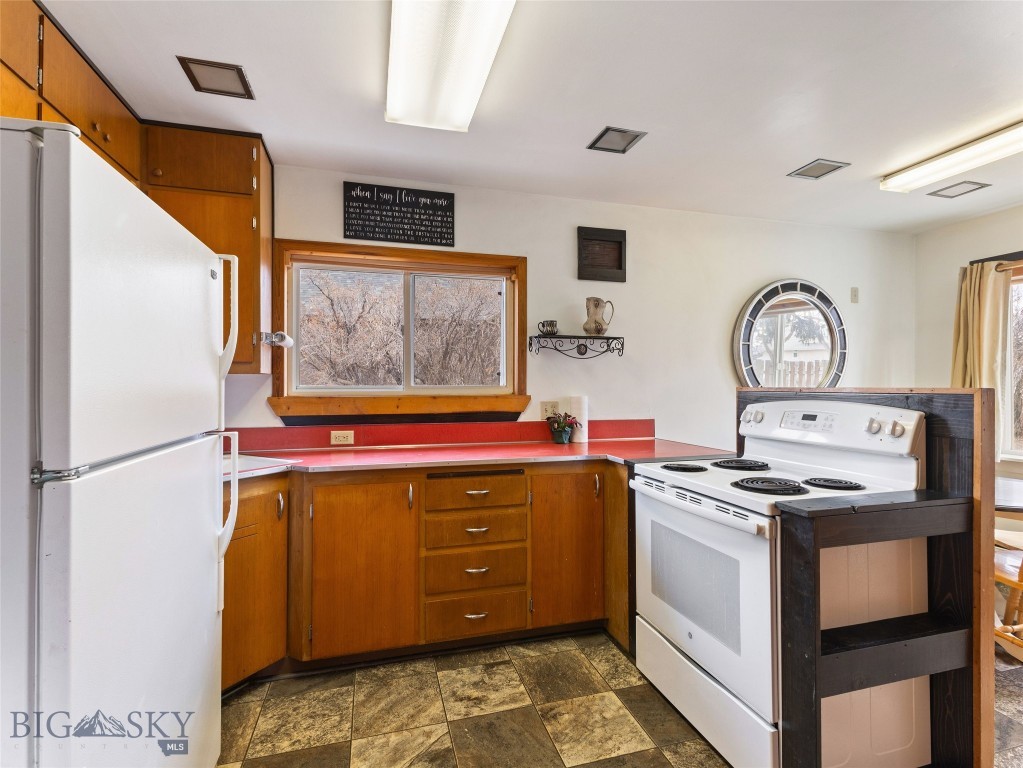 214 W Hamilton Street Property Photo 23