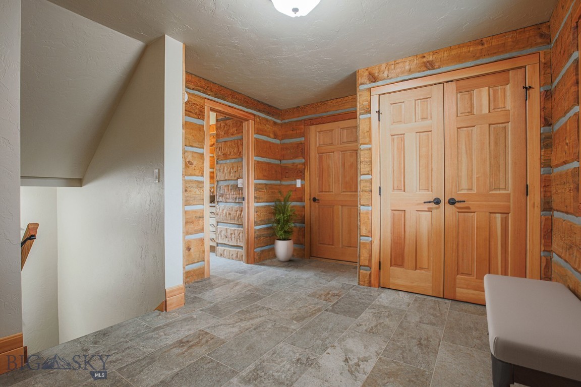 220 Shady Lane Property Photo 6