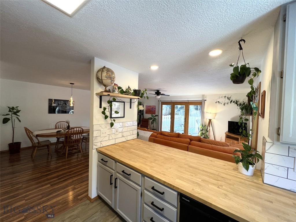 3906 W Broadwater Property Photo 6
