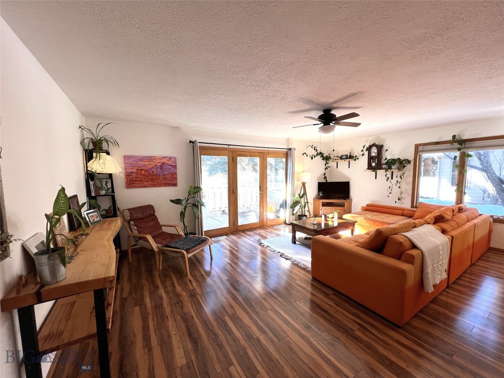 3906 W Broadwater Property Photo 8