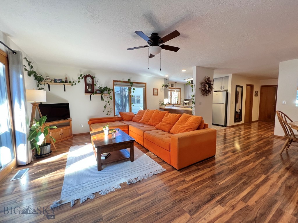 3906 W Broadwater Property Photo 9