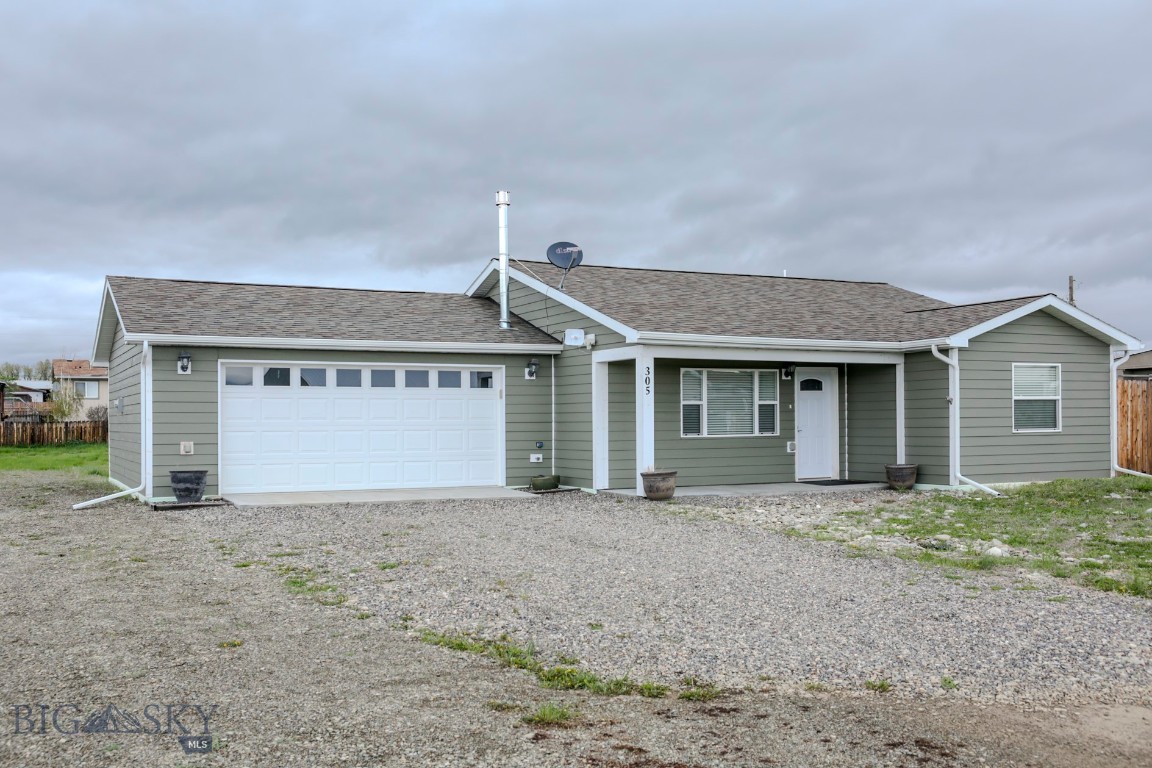 305 Lathrop Street W Property Photo