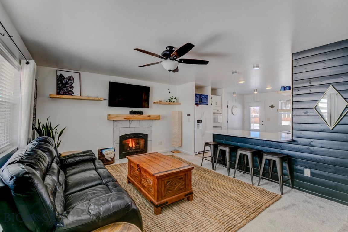 305 Lathrop Street W Property Photo 4