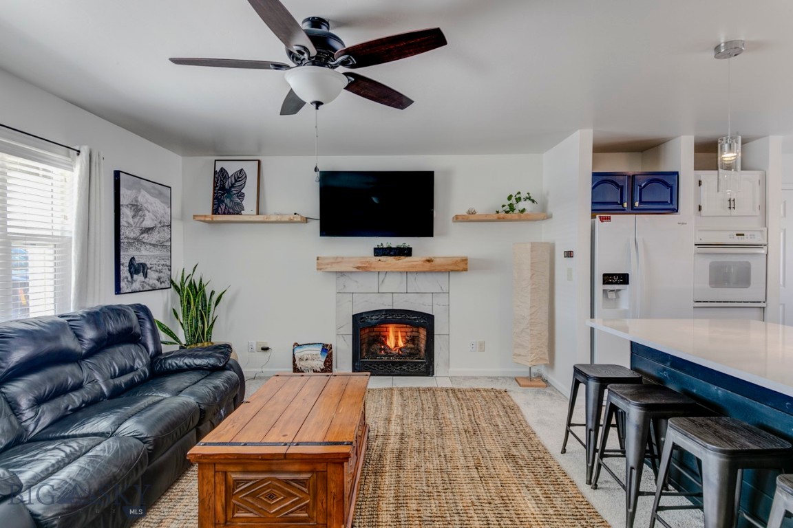 305 Lathrop Street W Property Photo 6