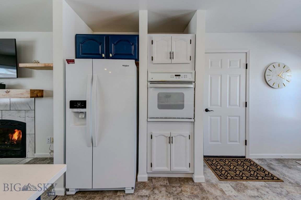 305 Lathrop Street W Property Photo 13