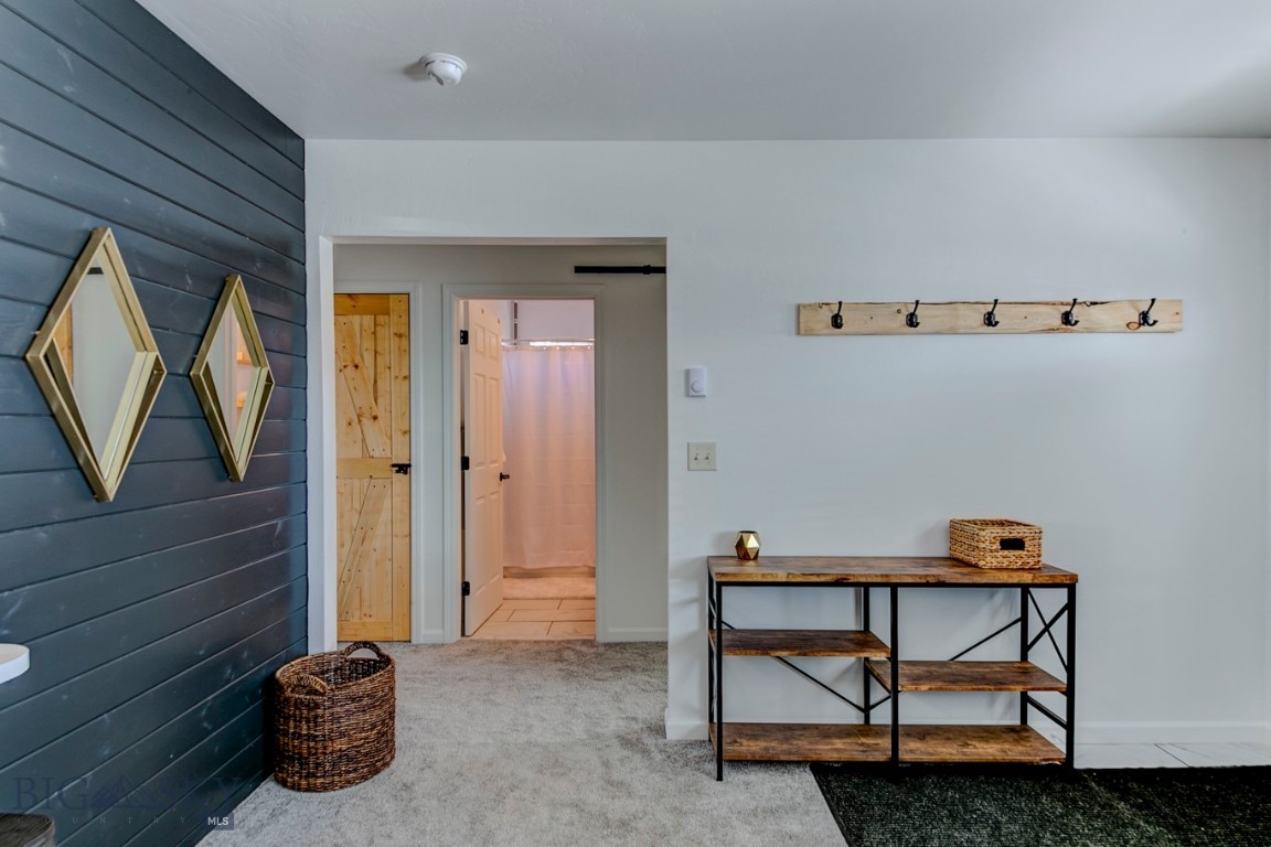 305 Lathrop Street W Property Photo 16