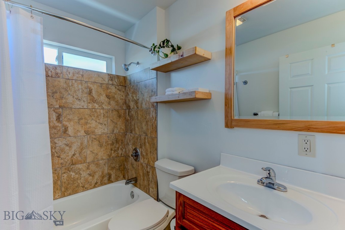 305 Lathrop Street W Property Photo 22