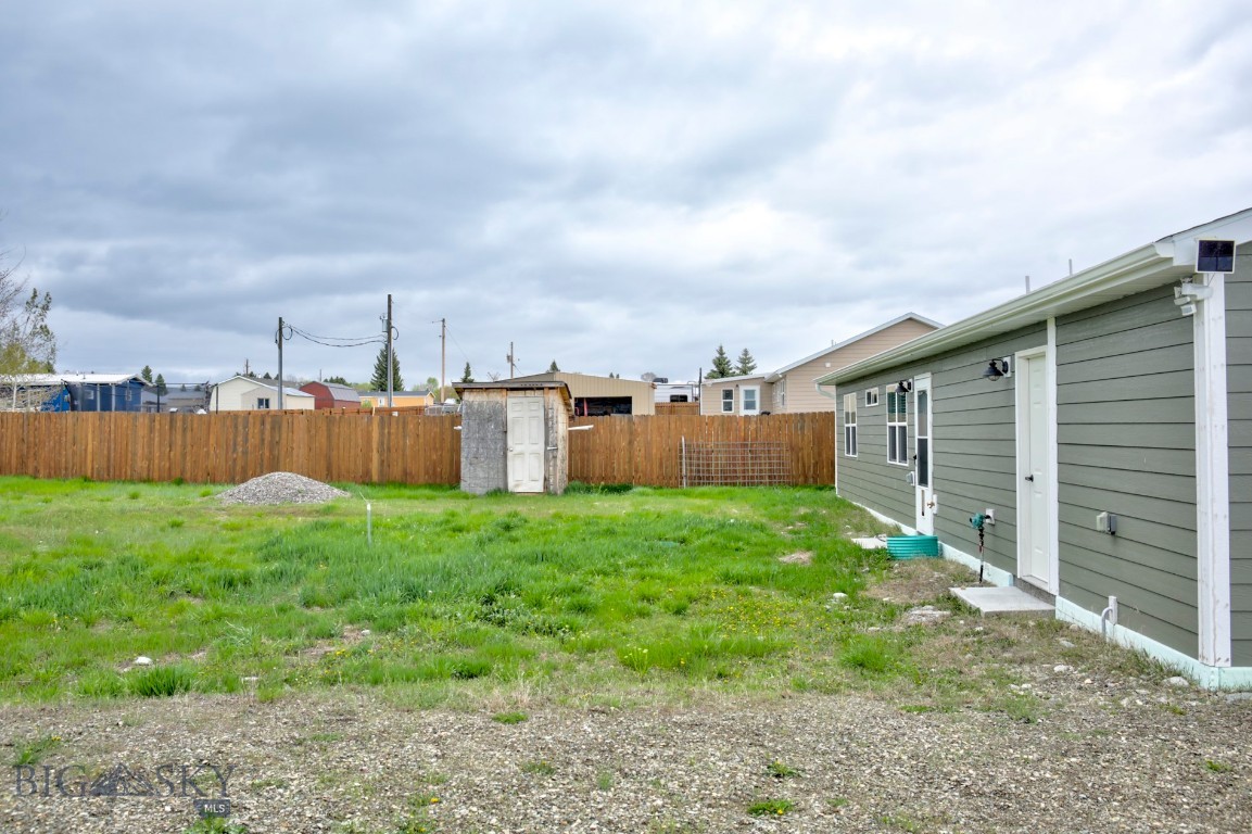 305 Lathrop Street W Property Photo 25
