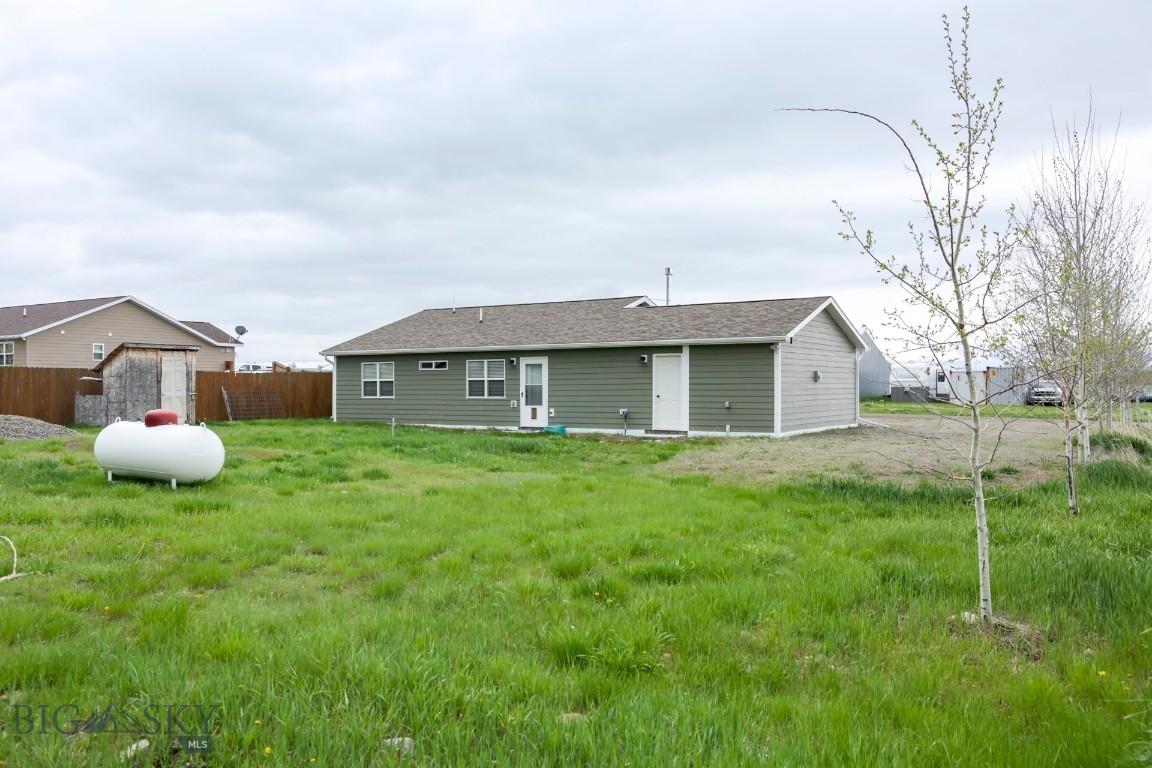 305 Lathrop Street W Property Photo 26