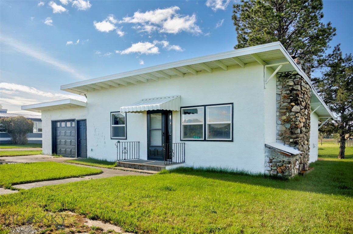 301 5th Street W Property Photo