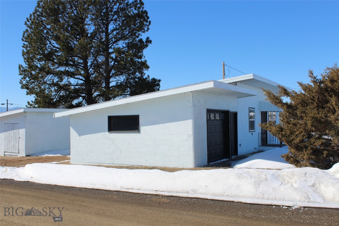 301 5th Street W Property Photo 21