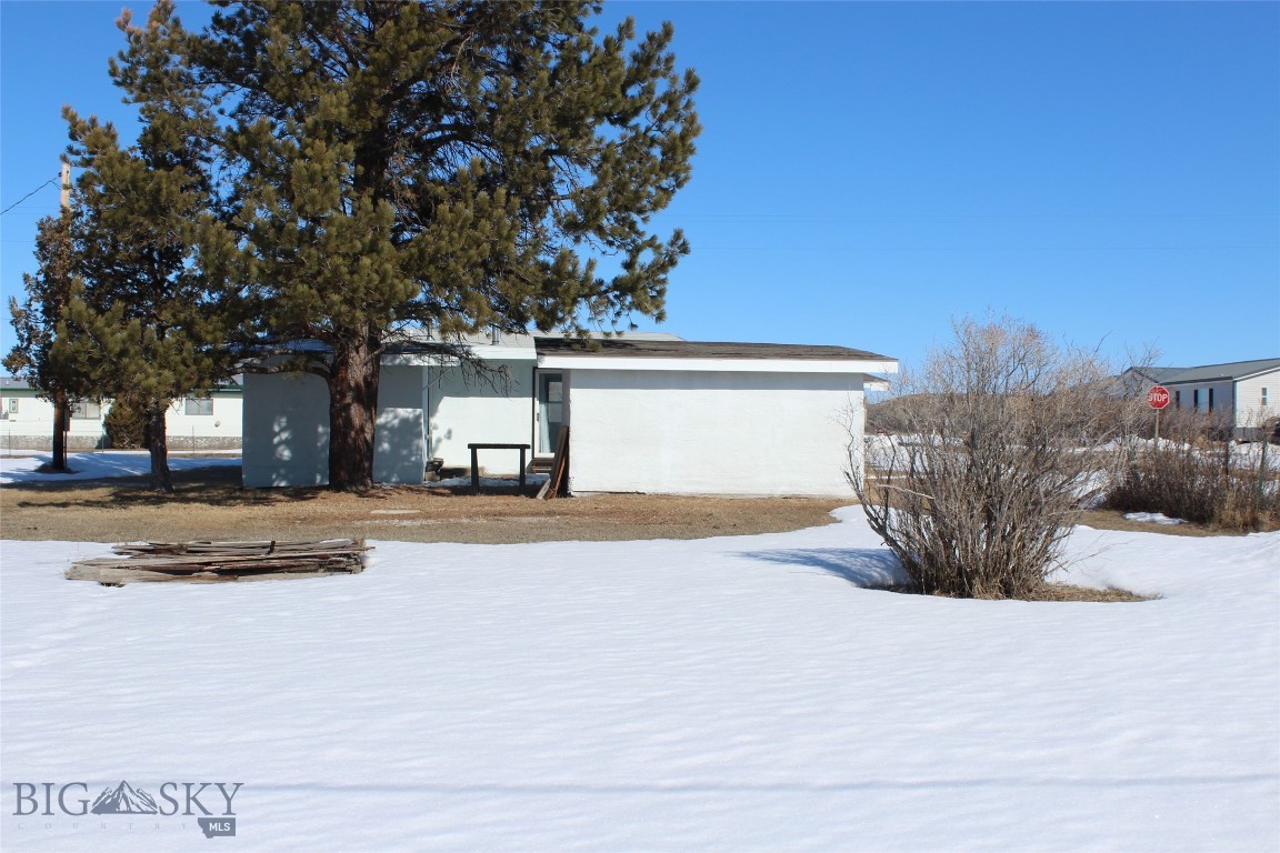 301 5th Street W Property Photo 23