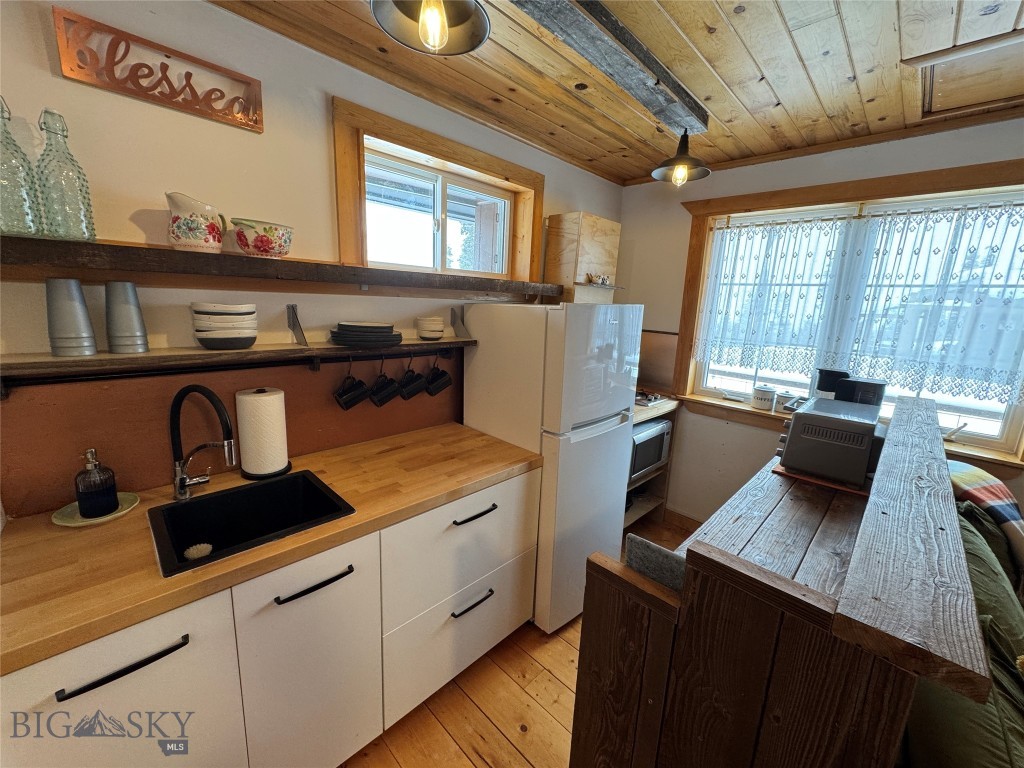 5889 Moulton Reservoir Property Photo 48
